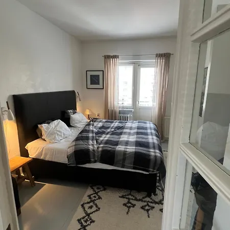 Mukavat Kaksi Huonetta Ja Keittioe Aseman Laehellae *