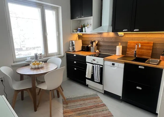 Mukavat Kaksi Huonetta Ja Keittioe Aseman Laehellae 公寓 海门林纳