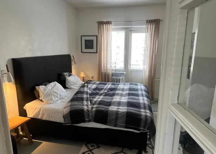 Mukavat Kaksi Huonetta Ja Keittioe Aseman Laehellae *