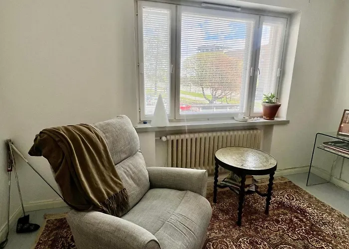 Mukavat Kaksi Huonetta Ja Keittioe Aseman Laehellae