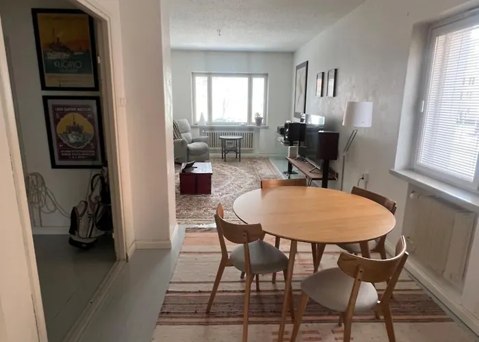 Mukavat Kaksi Huonetta Ja Keittioe Aseman Laehellae 公寓